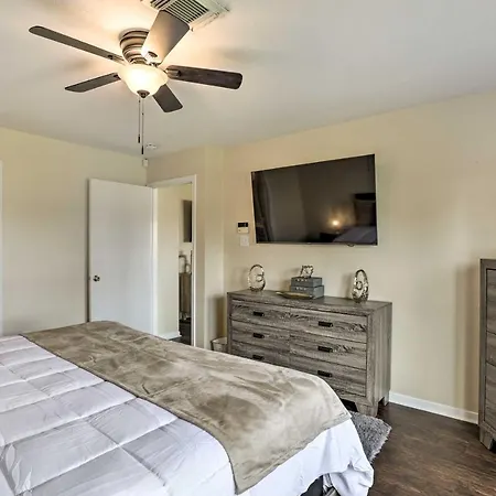 Spacious Houston Home About 22 Mi To Downtown!